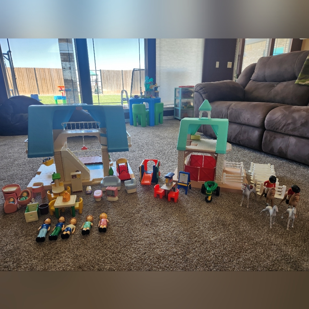 Little Tikes dollhouse and horse stable